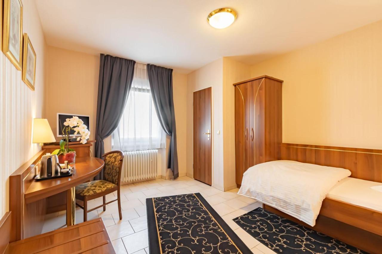 Hotel Re'Ser Stuff Roeser Luaran gambar