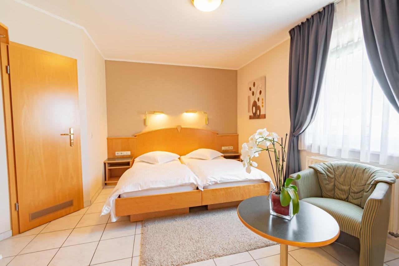 Hotel Re'Ser Stuff Roeser Luaran gambar