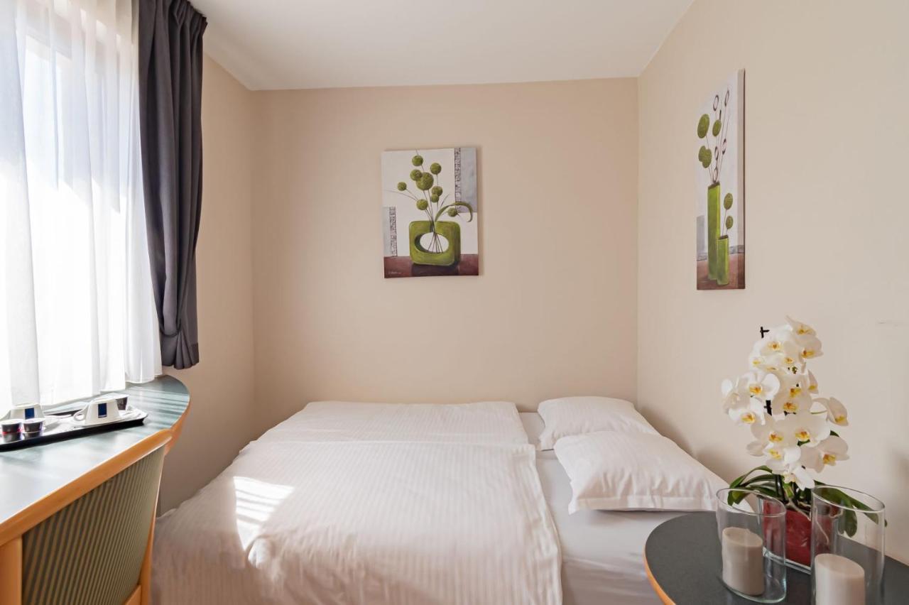 Hotel Re'Ser Stuff Roeser Luaran gambar