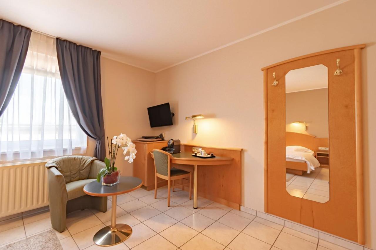 Hotel Re'Ser Stuff Roeser Luaran gambar