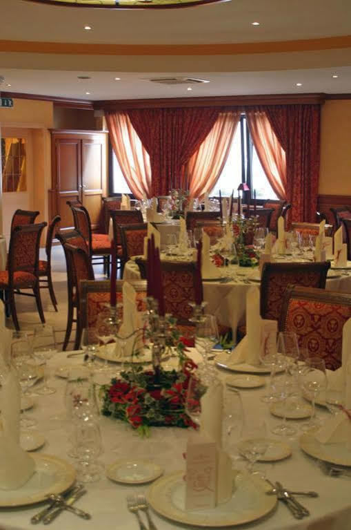 Hotel Re'Ser Stuff Roeser Luaran gambar