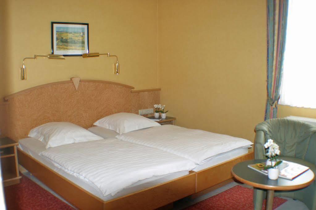 Hotel Re'Ser Stuff Roeser Luaran gambar
