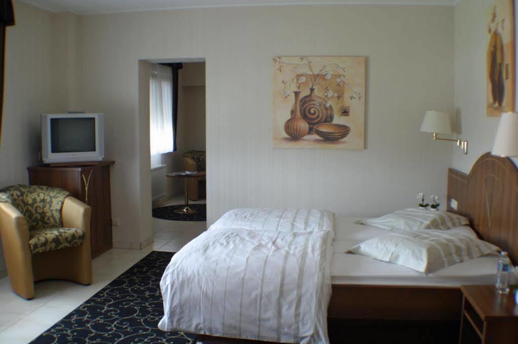 Hotel Re'Ser Stuff Roeser Luaran gambar