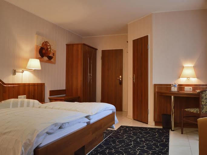 Hotel Re'Ser Stuff Roeser Luaran gambar