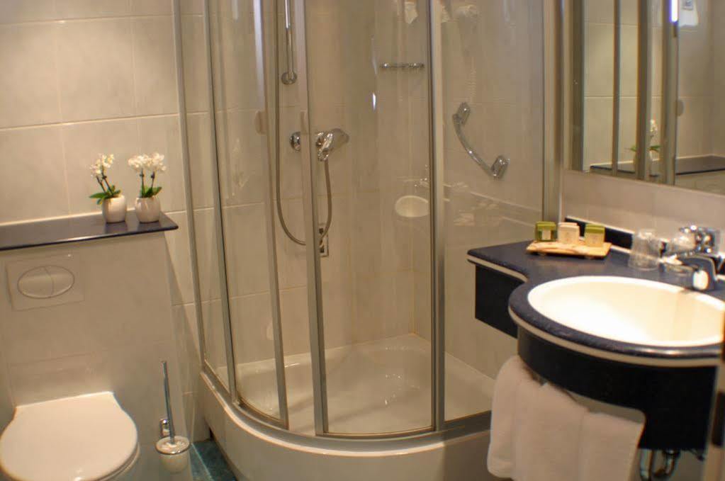 Hotel Re'Ser Stuff Roeser Luaran gambar
