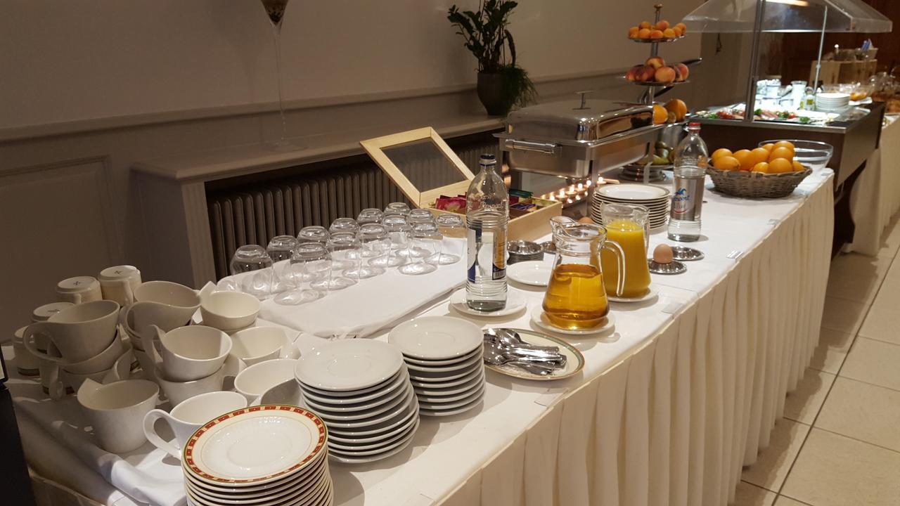 Hotel Re'Ser Stuff Roeser Luaran gambar
